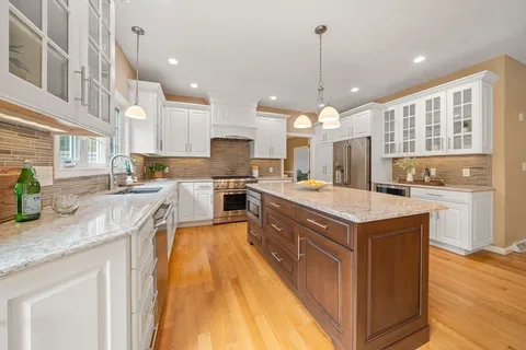 $1,498,000 | 5 Dublin Circle, Burlington, MA 01803