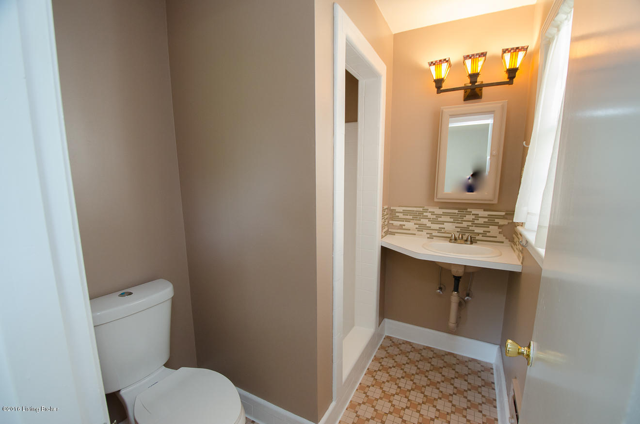 4247 Middlebrook Road Louisville, KY 40207 - Photo 19 of 49 Master Bath