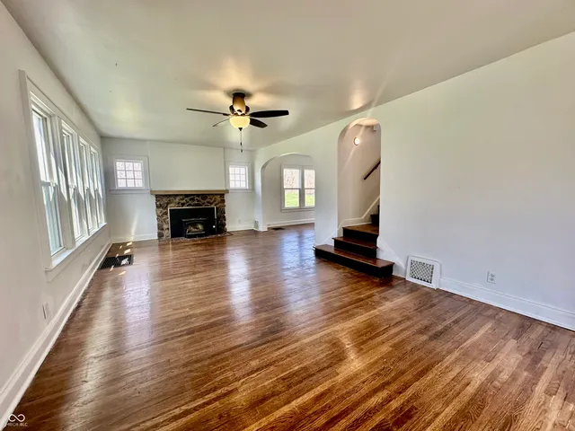 $359,900 | 749 South River Road, Covington, IN 47932