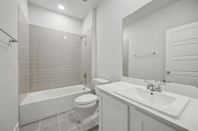 $314,990 | 230 Lost Crk Trail, Greenville, TX 75402