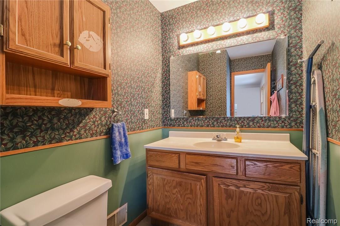 47120 Harris Road Belleville, MI 48111 - Photo 8 of 12 IMG_3643Blended.jpg