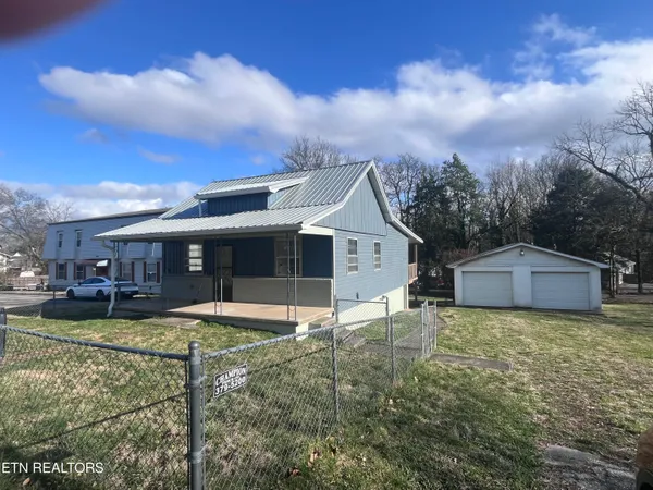 $1,800 | 614 Midlake Drive Northeast, Knoxville, TN 37918