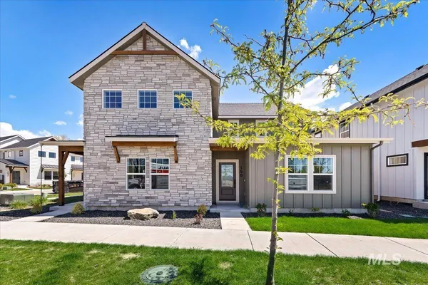 $579,900 | 158 North Edgewood Lane, Eagle, ID 83616