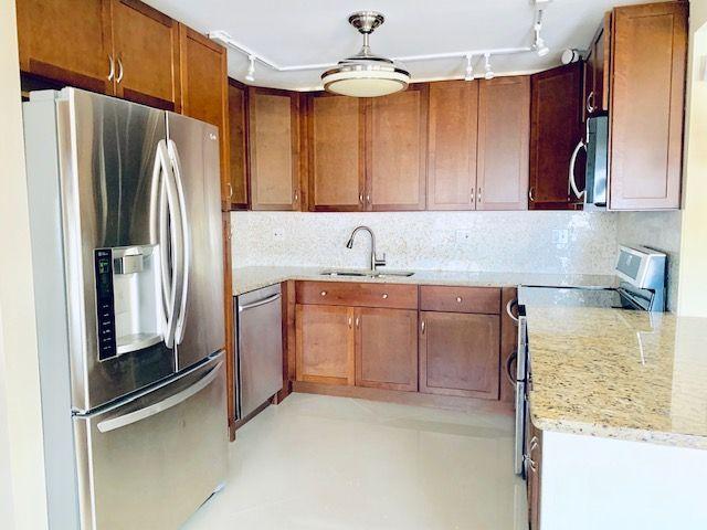 2047 Wolverton C, Unit 2047 Boca Raton, FL 33434 - Photo 5 of 30 Open Kitchen
