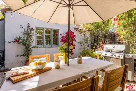 $1,650,000 | 950 South Muirfield Road, Los Angeles, CA 90019