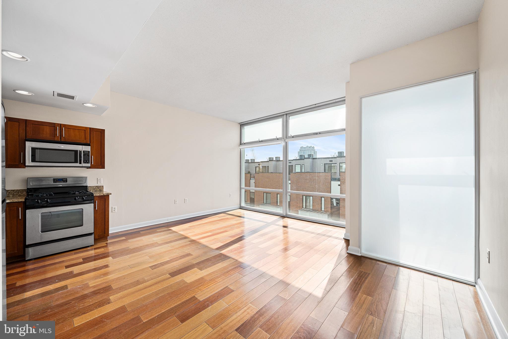 22 South Front Street, Unit 502 Philadelphia, PA 19106 - Photo 11 of 38