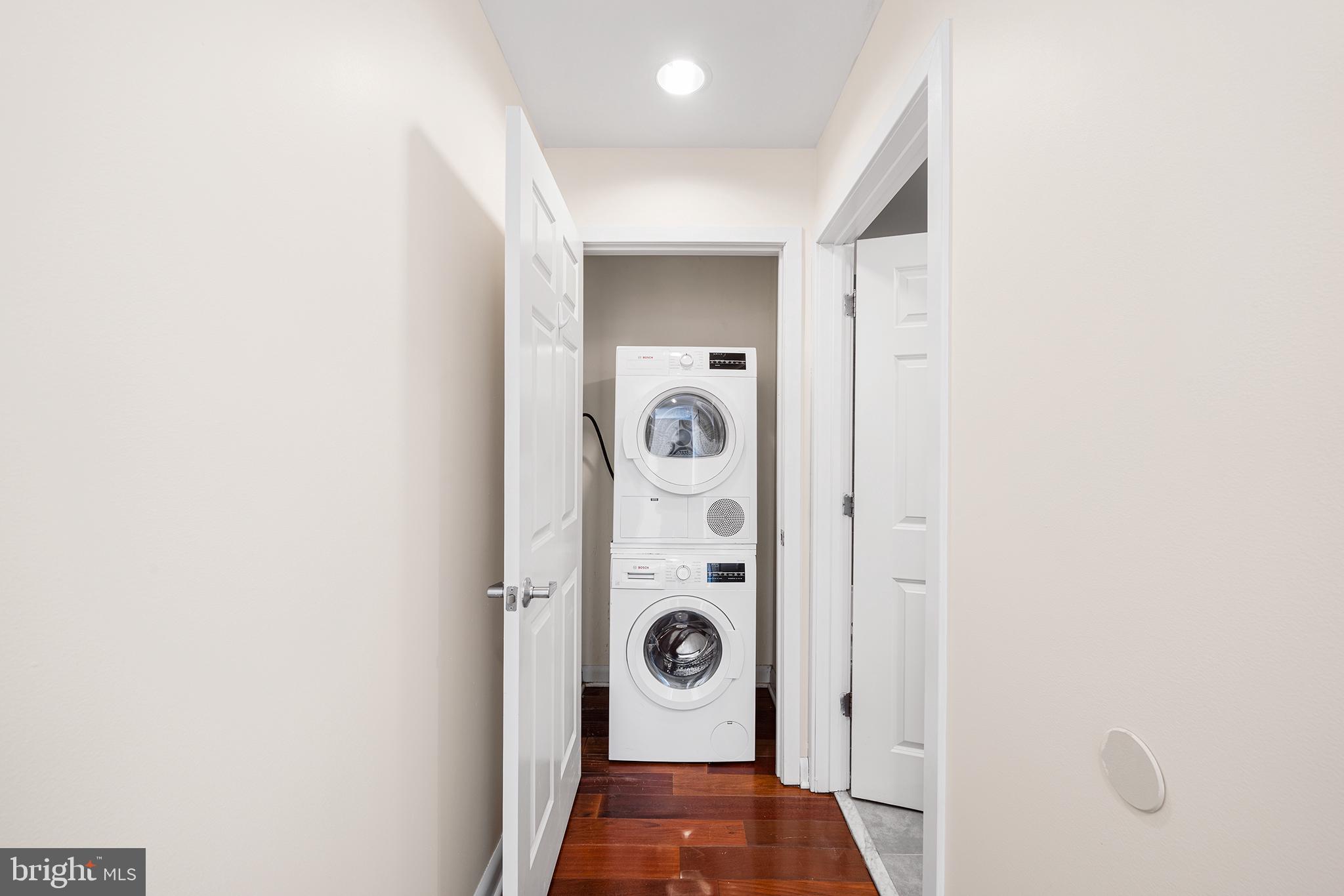 22 South Front Street, Unit 502 Philadelphia, PA 19106 - Photo 15 of 38 Washer/dryer