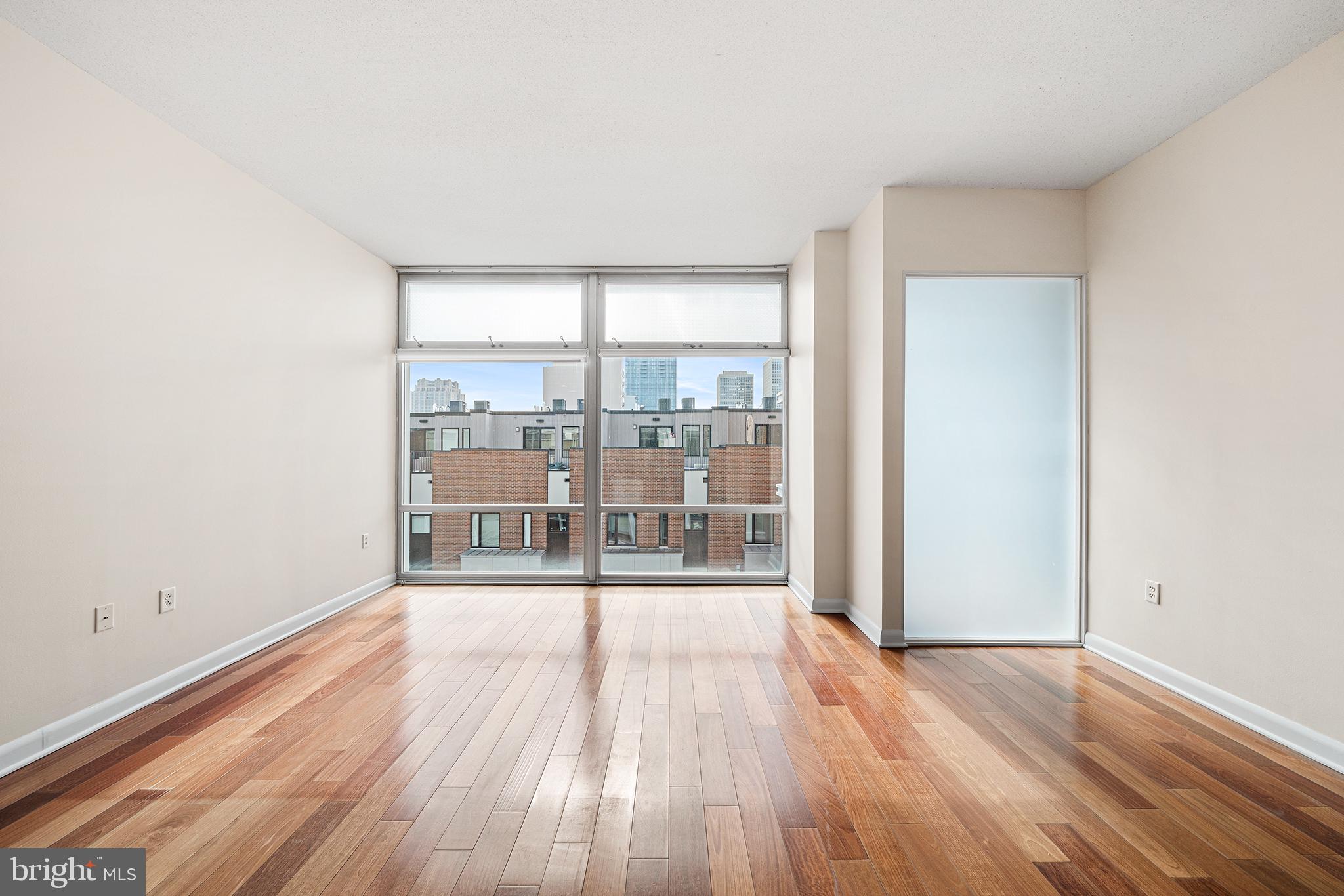 22 South Front Street, Unit 502 Philadelphia, PA 19106 - Photo 2 of 38 Living area