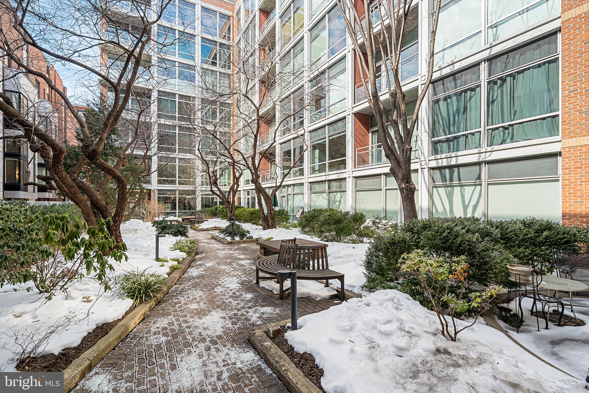 22 South Front Street, Unit 502 Philadelphia, PA 19106 - Photo 32 of 38 Court yard