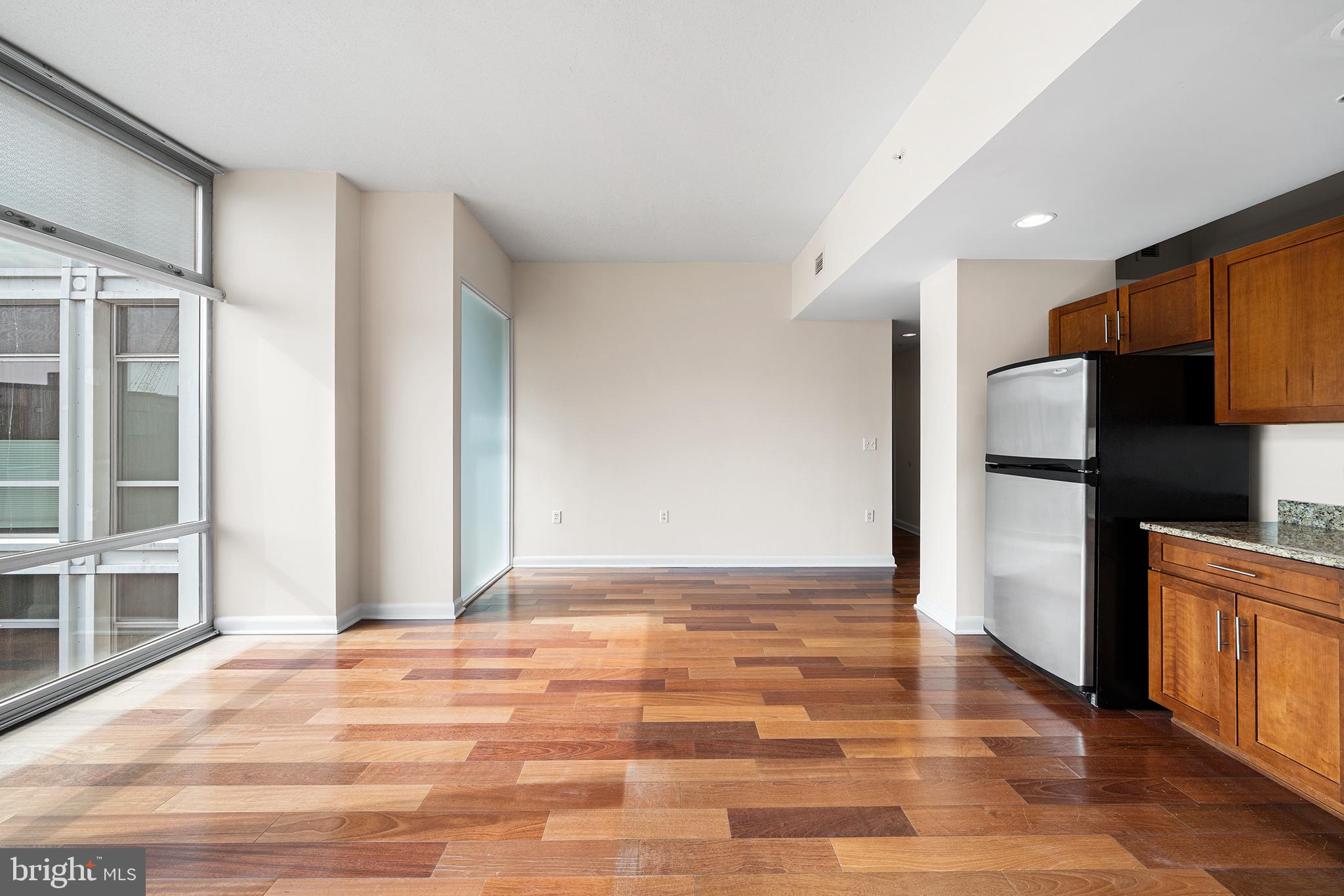 22 South Front Street, Unit 502 Philadelphia, PA 19106 - Photo 4 of 38 Kitchen/living area
