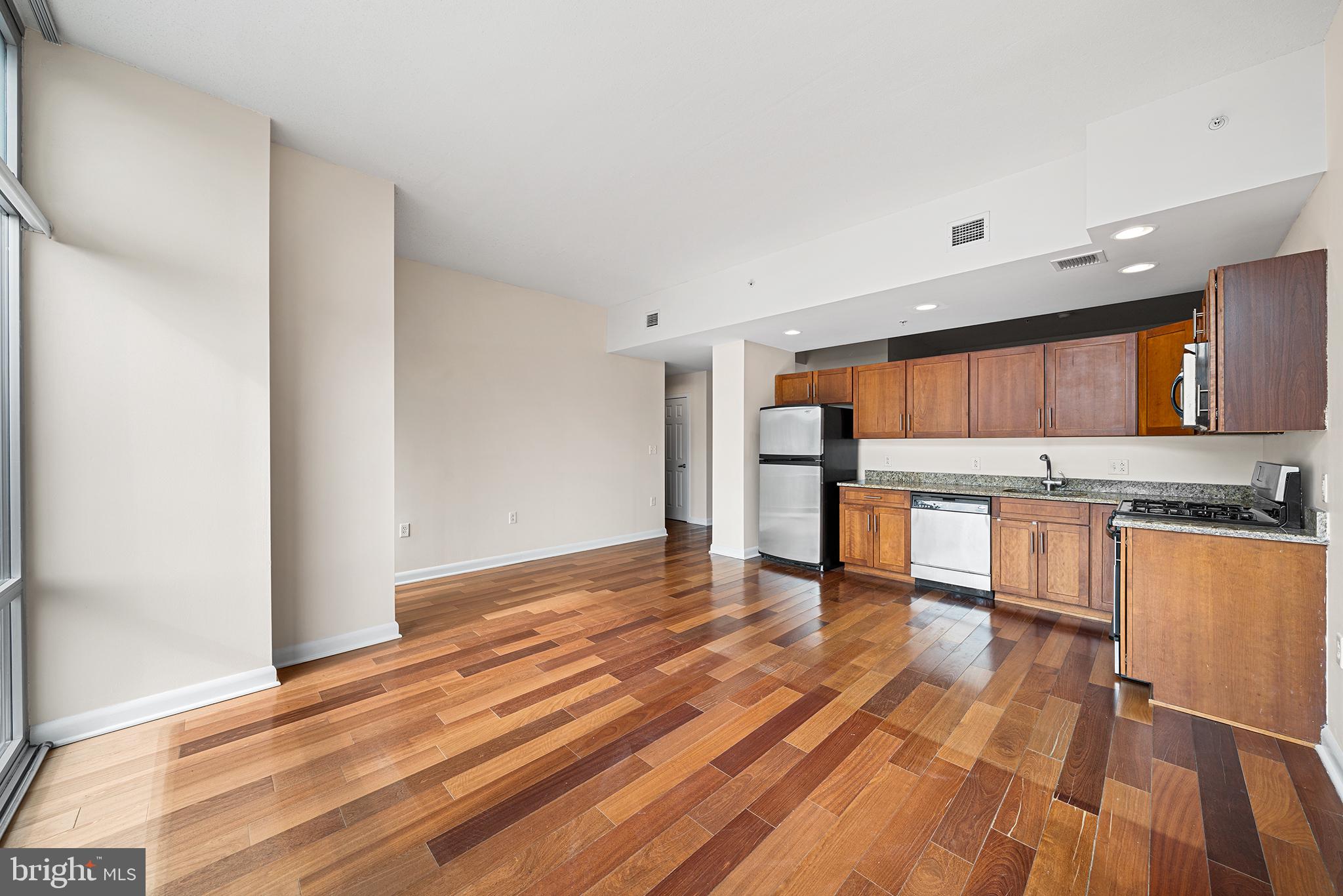 22 South Front Street, Unit 502 Philadelphia, PA 19106 - Photo 5 of 38 Kitchen