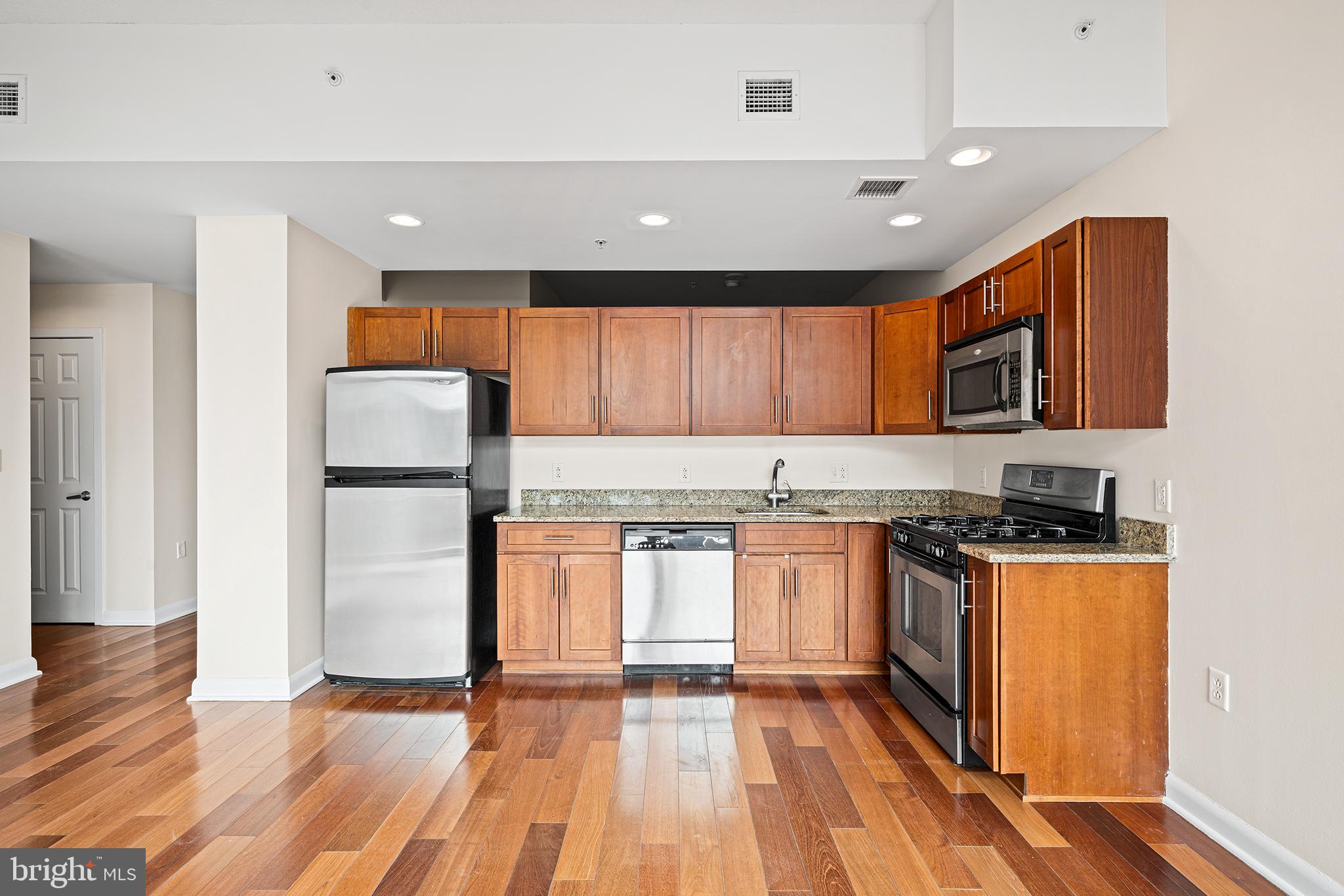 22 South Front Street, Unit 502 Philadelphia, PA 19106 - Photo 6 of 38