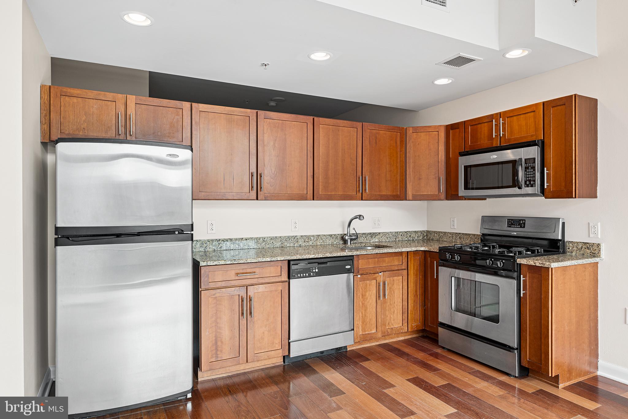 22 South Front Street, Unit 502 Philadelphia, PA 19106 - Photo 7 of 38