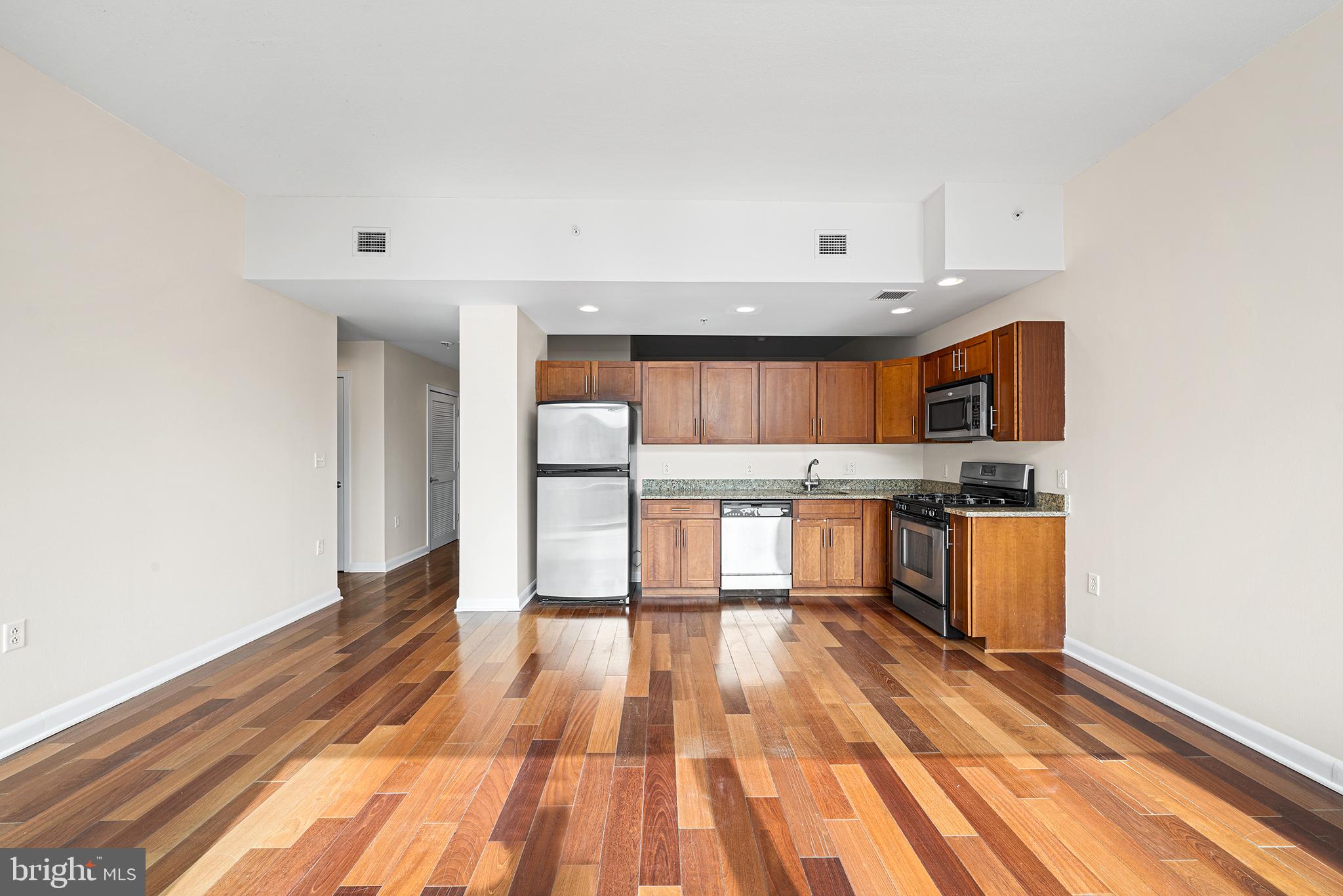 22 South Front Street, Unit 502 Philadelphia, PA 19106 - Photo 8 of 38