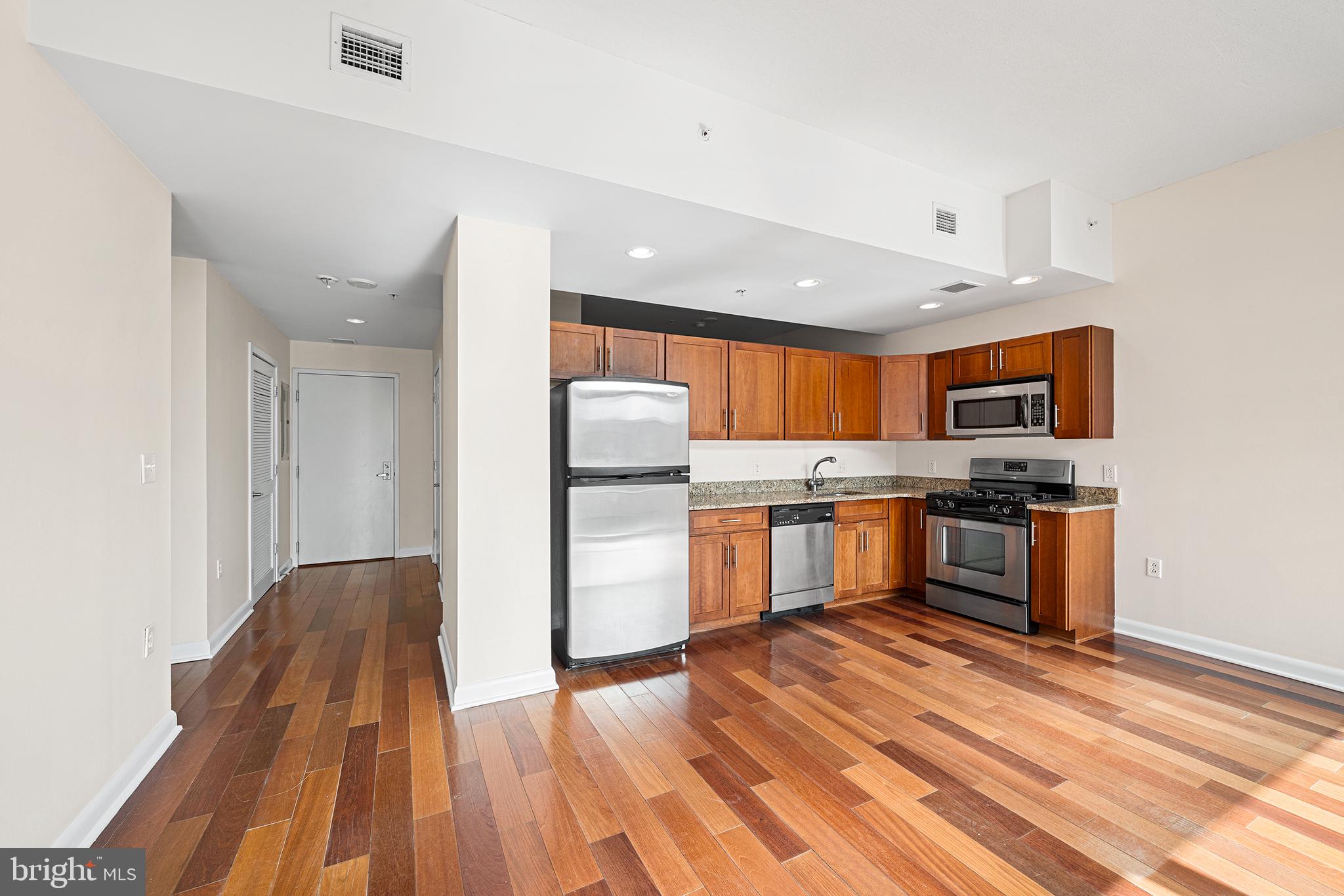 22 South Front Street, Unit 502 Philadelphia, PA 19106 - Photo 9 of 38