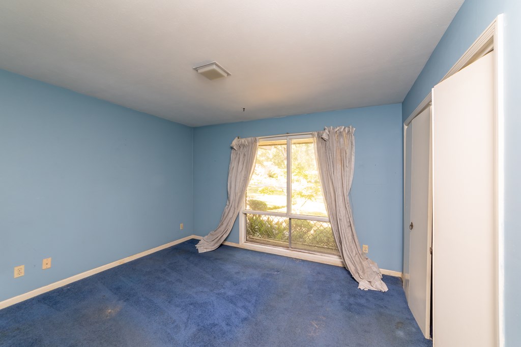 2724 Edgewood Road Columbus, GA 31906 - Photo 11 of 22 an empty room with large windows