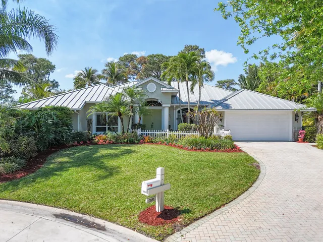 $899,000 | 7831 Southeast Windjammer Way, Hobe Sound, FL 33455