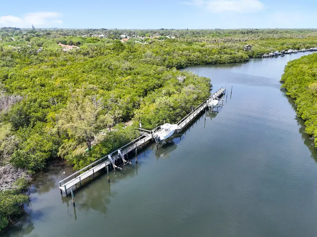 $899,000 | 7831 Southeast Windjammer Way, Hobe Sound, FL 33455