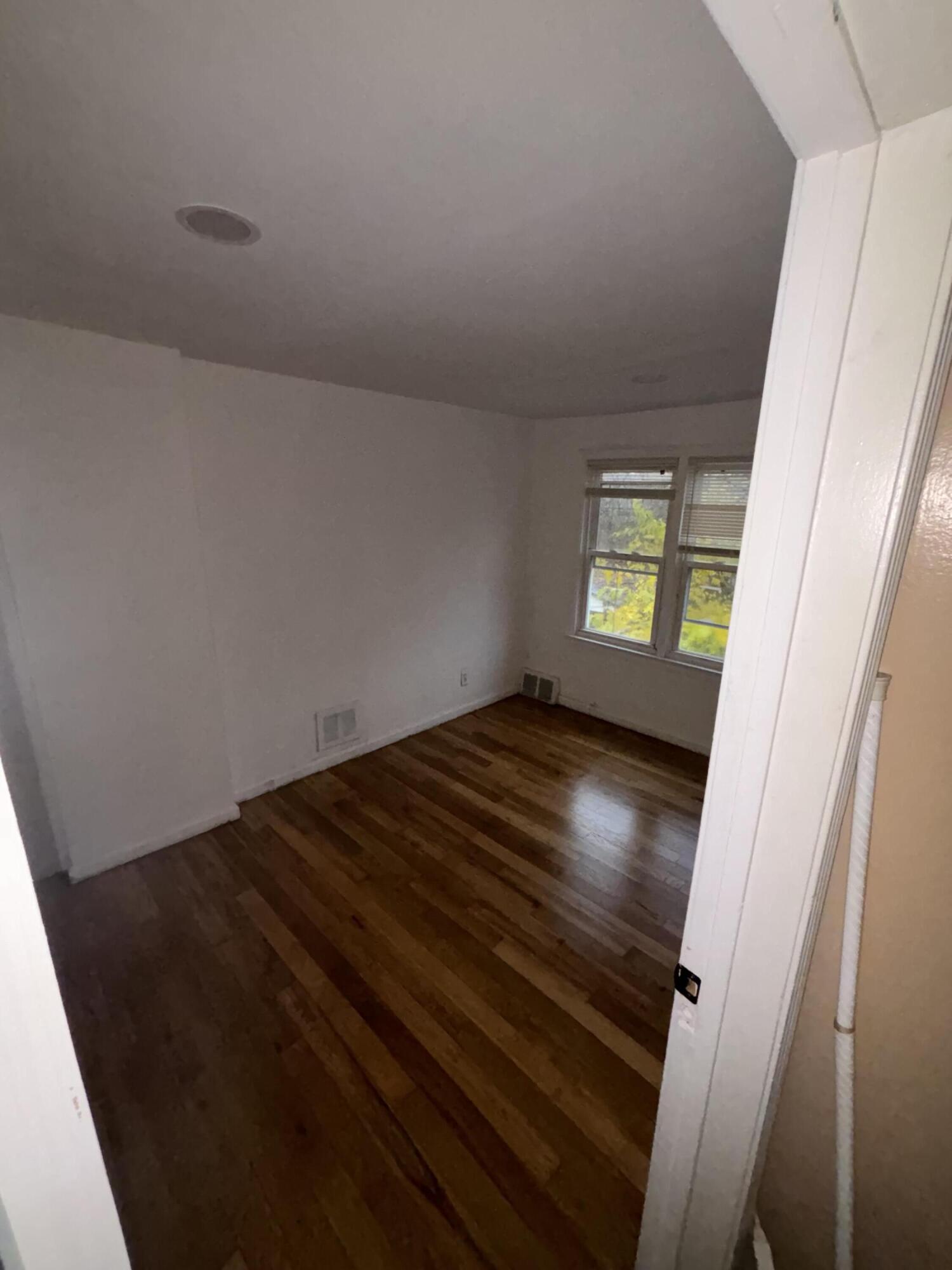 18089 Schaefer Highway Detroit, MI 48235 - Photo 7 of 14 IMG_2531