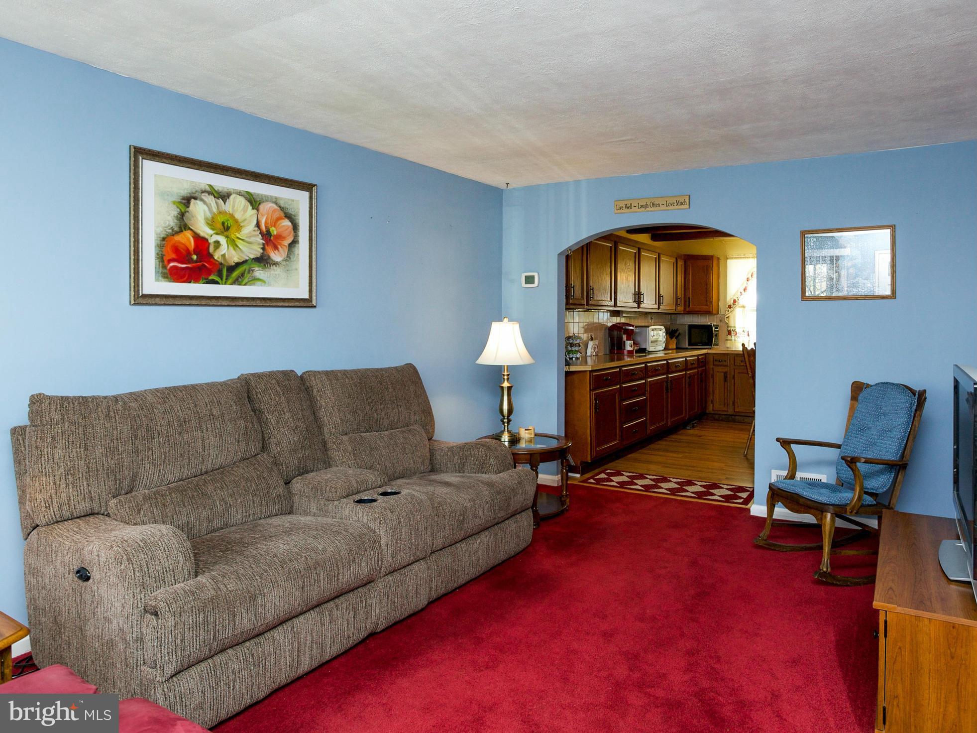 607 Aldworth Road Baltimore, MD 21222 - Photo 4 of 28 Living Room