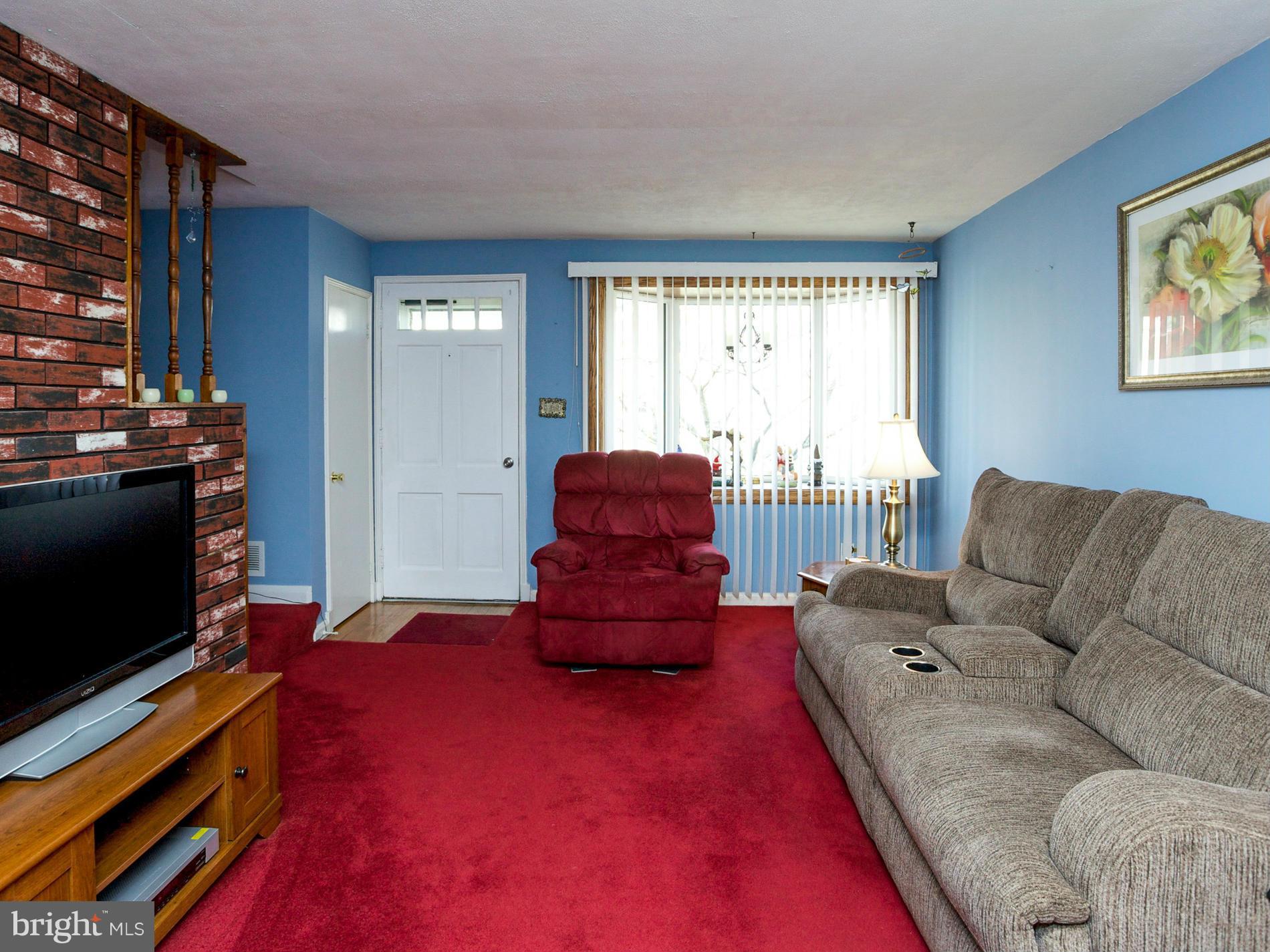 607 Aldworth Road Baltimore, MD 21222 - Photo 5 of 28 Living Room