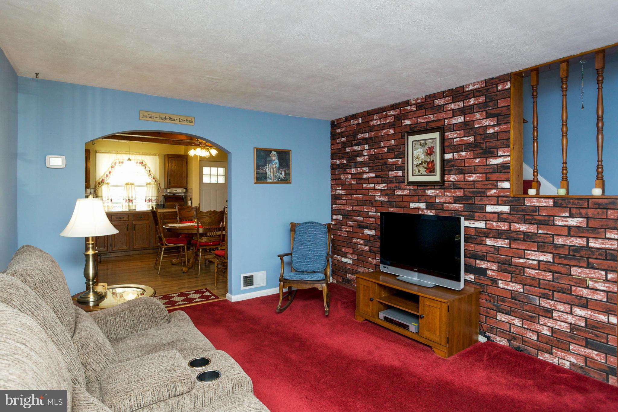 607 Aldworth Road Baltimore, MD 21222 - Photo 7 of 28 Living Room