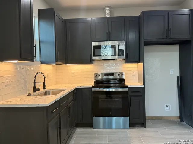 $284,900 | 3274 Interstate 35, Natalia, TX 78059