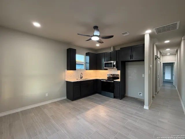 $284,900 | 3274 Interstate 35, Natalia, TX 78059