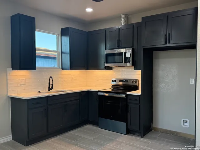 $284,900 | 3274 Interstate 35, Natalia, TX 78059