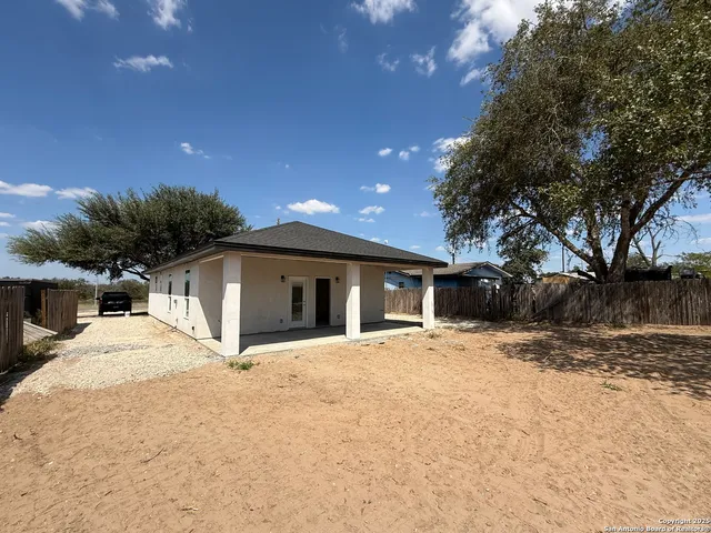 $284,900 | 3274 Interstate 35, Natalia, TX 78059