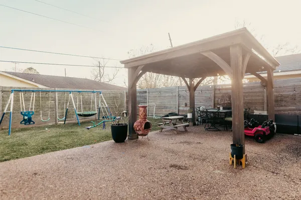 $337,000 | 6625 Windwood Lane, Beaumont, TX 77706