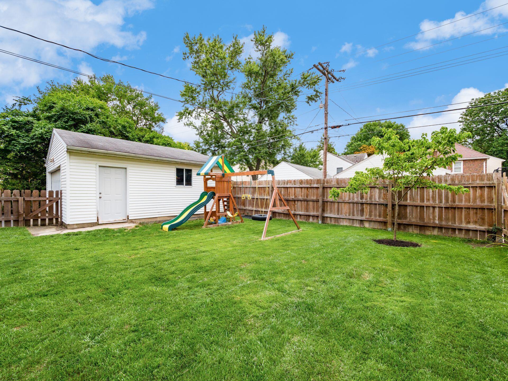 240 North Ardmore Road Bexley, OH 43209 - Photo 42 of 72 Backyard