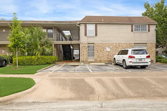 a view of a car park in front of house