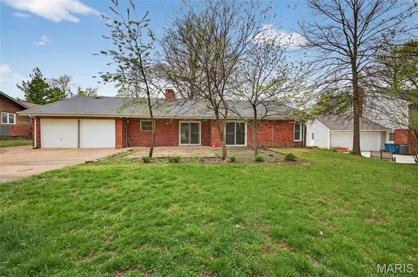 $2,800 | 495 Baywillow Drive, Ballwin, MO 63011
