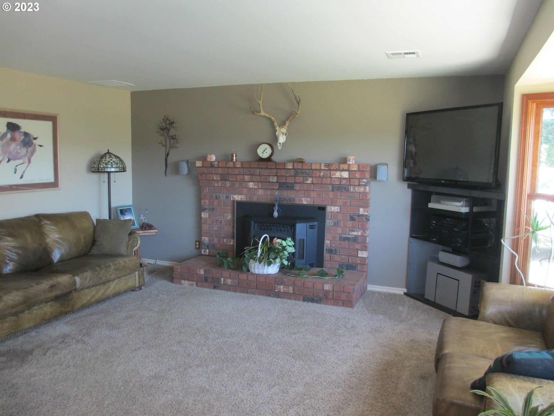 28721 Gimpl Hill Road Eugene, OR 97402 - Photo 10 of 36 Gallery Image 10