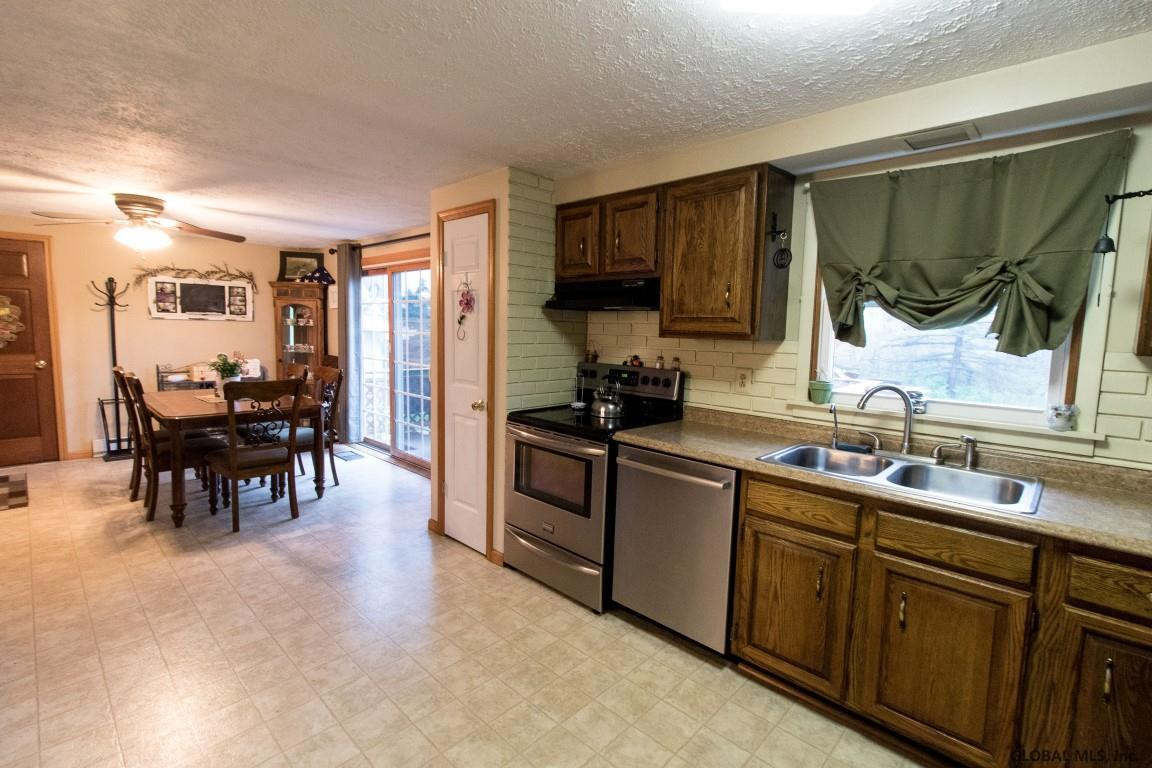 429 Fort Hunter Road Amsterdam, NY 12010 - Photo 16 of 46 Photo 16