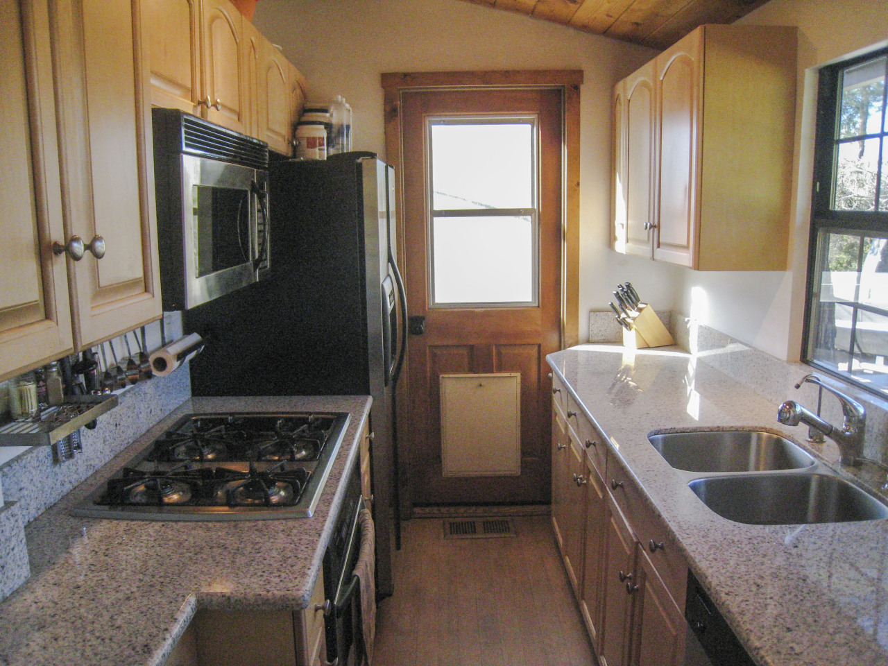 4861 Ogram Road Santa Barbara, CA 93105 - Photo 7 of 20 Kitchen