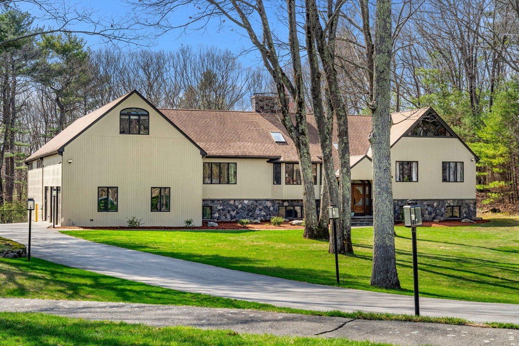 31 Upton Hills Lane Middleton, MA 01949 - Photo 1 of 35