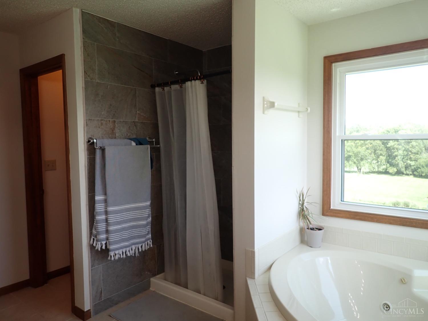 7850 Morris Road Hamilton, OH 45011 - Photo 22 of 52 Another view of the primary bathroom.