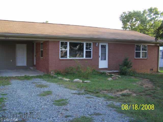 1813 Leonard Road Lexington, NC 27295 - Photo 1 of 4 Exterior Front.