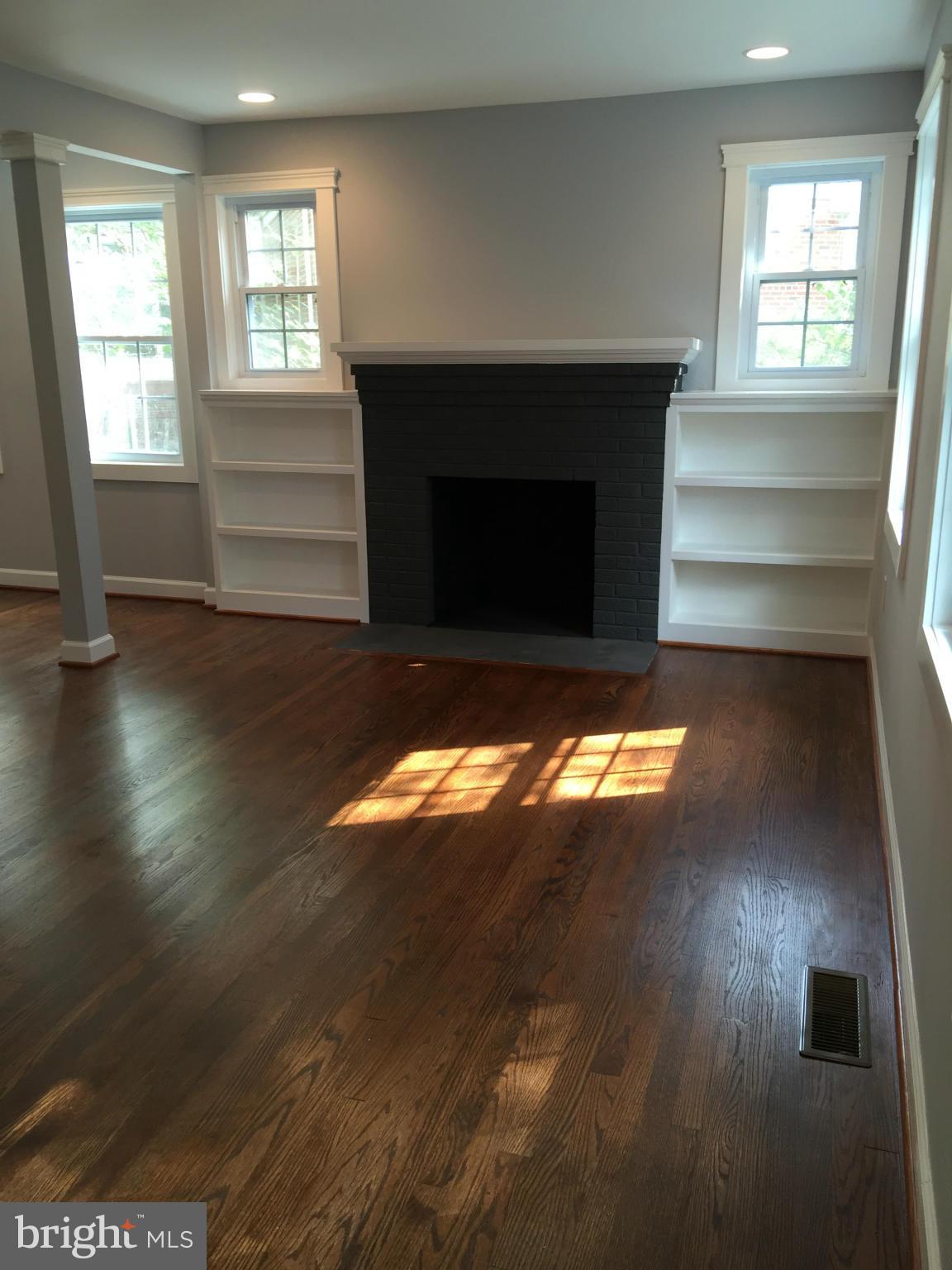 411 Thayer Place Silver Spring, MD 20910 - Photo 3 of 30 Living Room