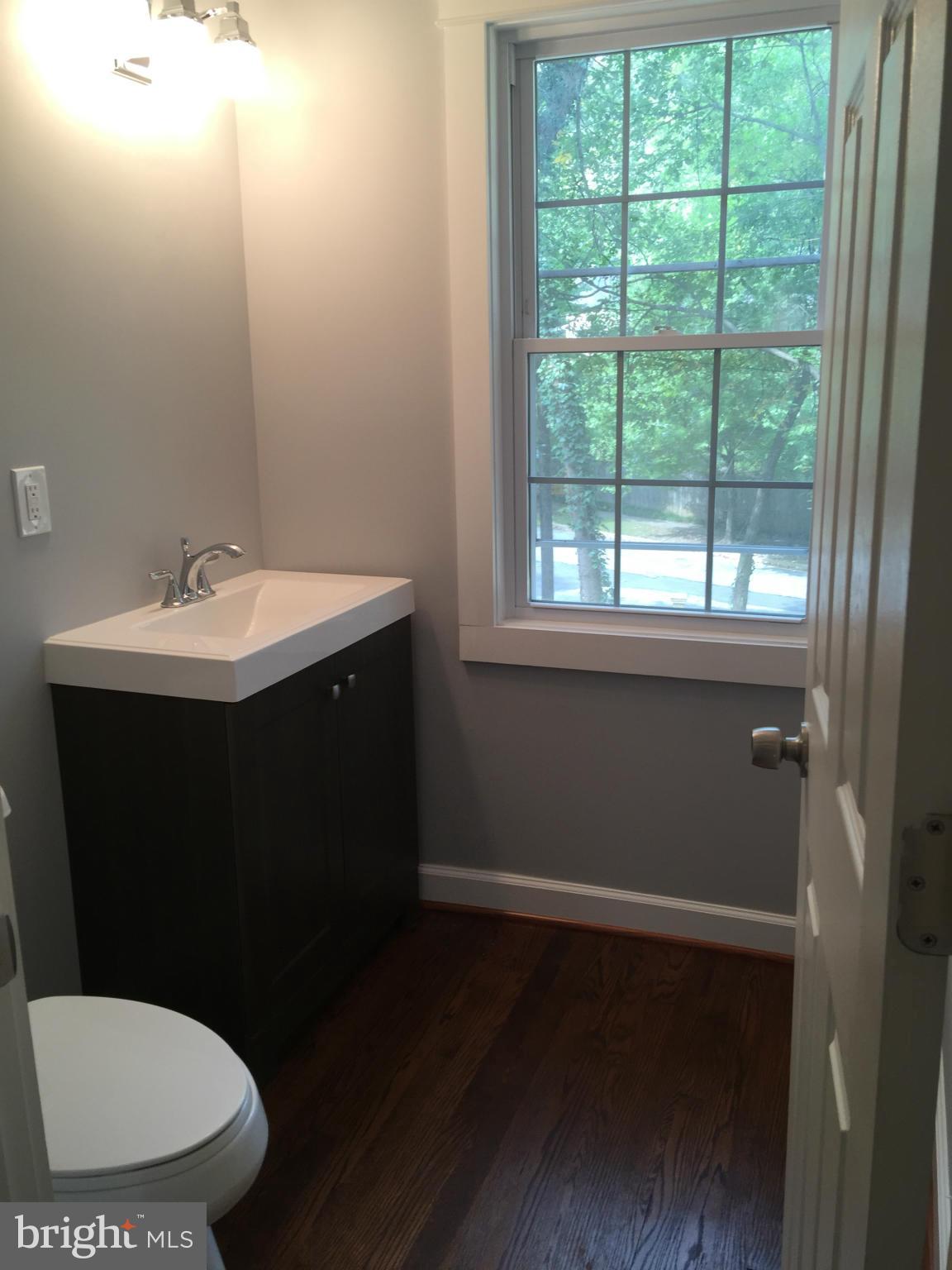 411 Thayer Place Silver Spring, MD 20910 - Photo 6 of 30 Bath