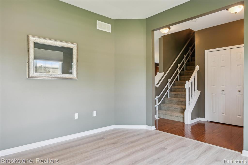 660 Park Lane Road Chelsea, MI 48118 - Photo 7 of 40
