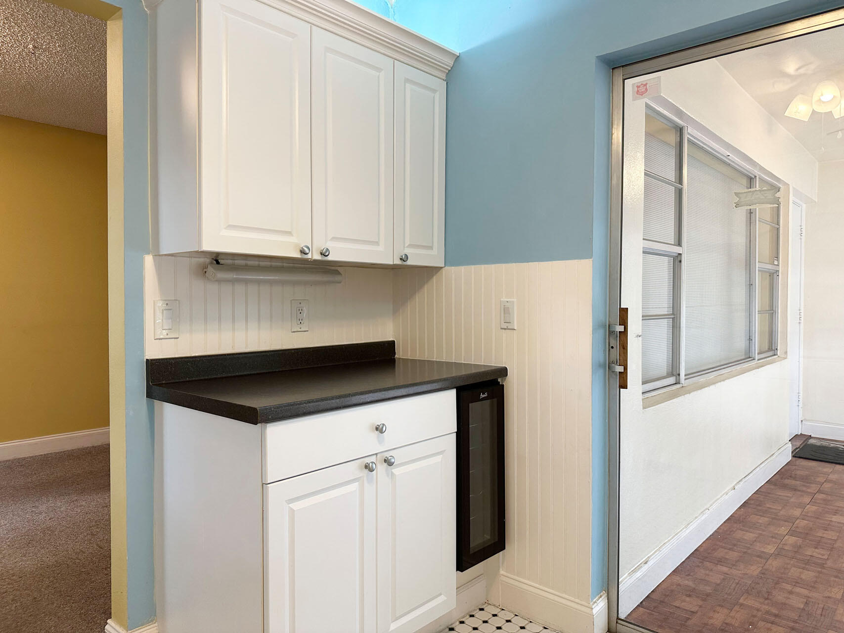 100 Royal Palm Way, Unit 2010 Boca Raton, FL 33432 - Photo 14 of 31 a kitchen with granite countertop white cabinets and white appliances
