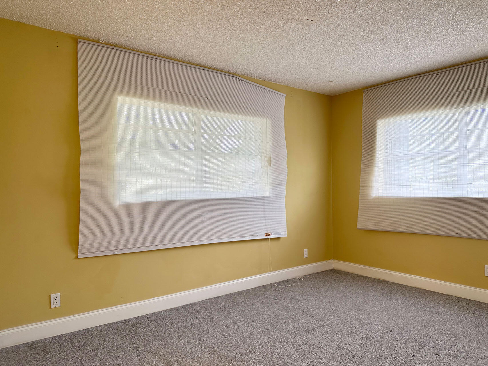 100 Royal Palm Way, Unit 2010 Boca Raton, FL 33432 - Photo 18 of 31 an empty room with a window
