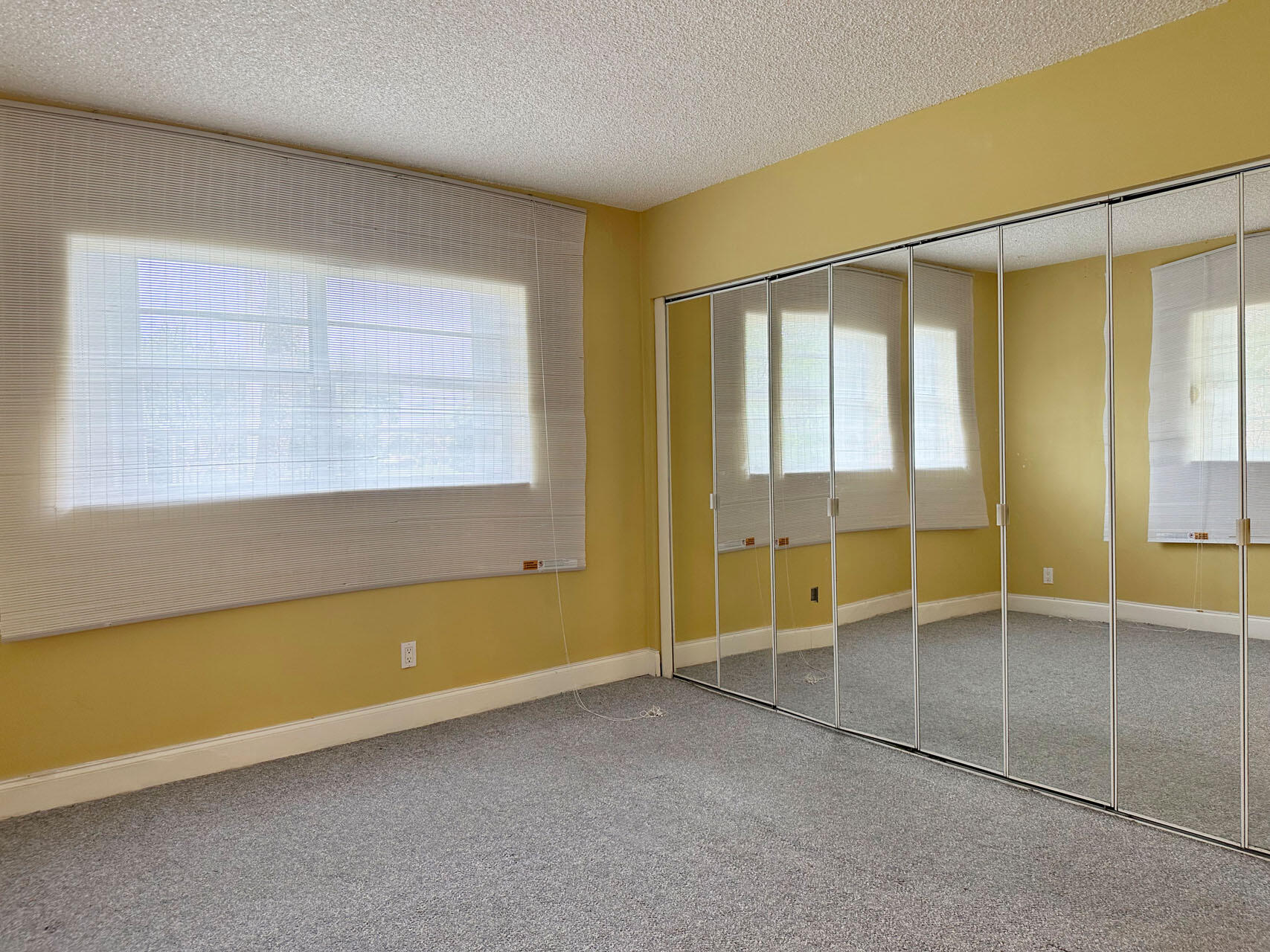 100 Royal Palm Way, Unit 2010 Boca Raton, FL 33432 - Photo 19 of 31 a view of an empty room with a window