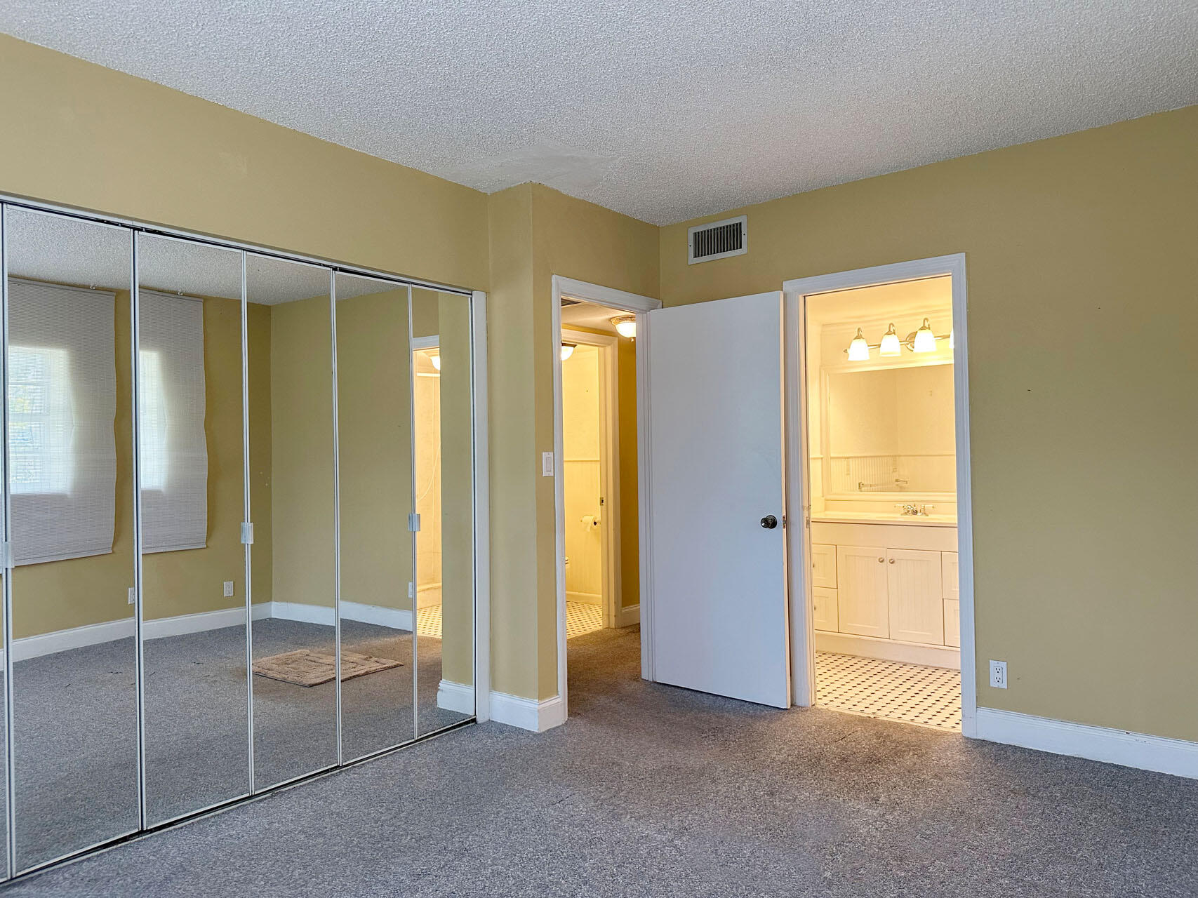 100 Royal Palm Way, Unit 2010 Boca Raton, FL 33432 - Photo 20 of 31 a view of an empty room with a window