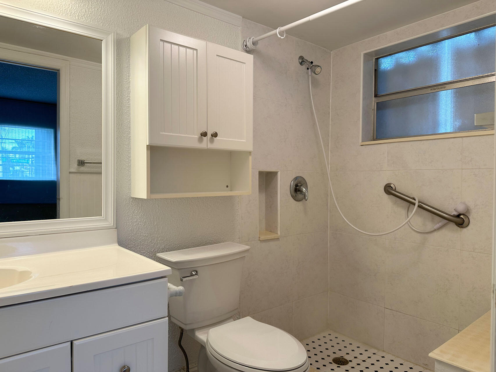 100 Royal Palm Way, Unit 2010 Boca Raton, FL 33432 - Photo 22 of 31 a white toilet sitting next to a bathroom sink