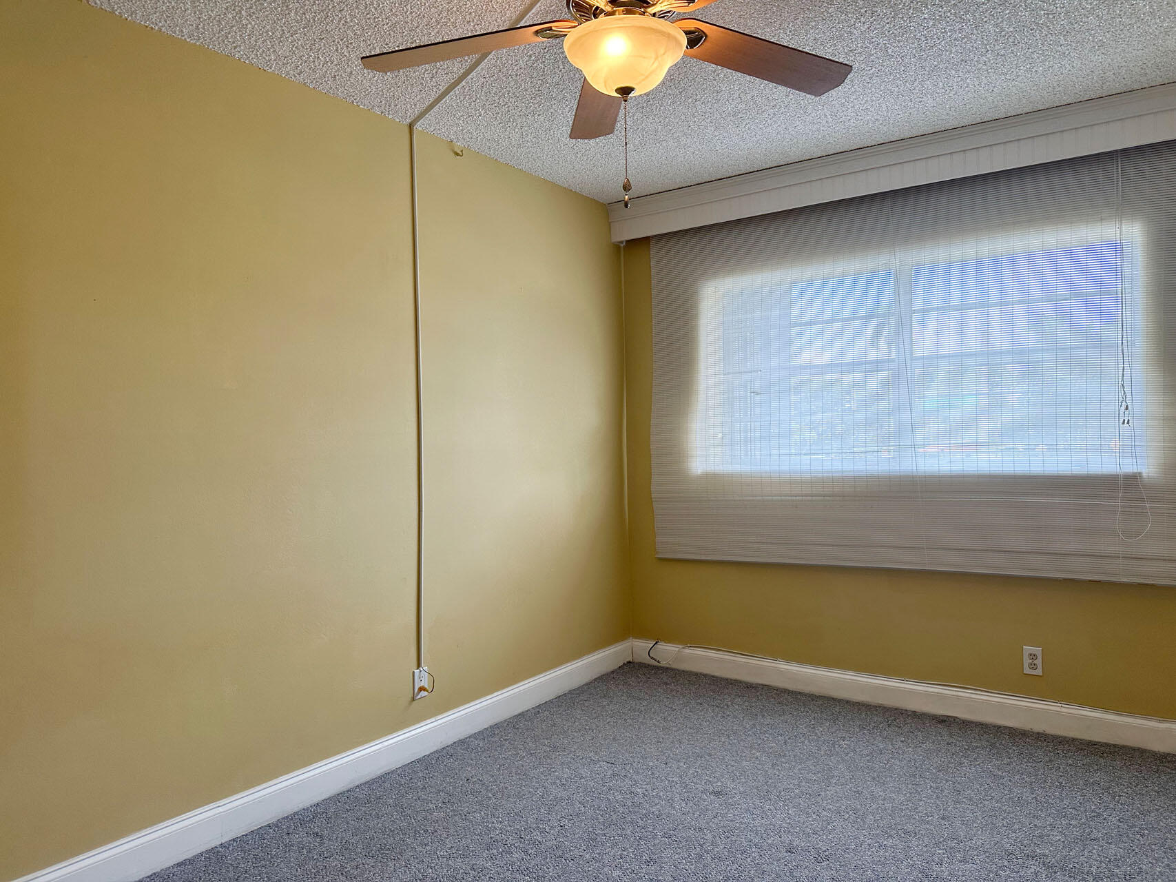 100 Royal Palm Way, Unit 2010 Boca Raton, FL 33432 - Photo 25 of 31 an empty room with windows
