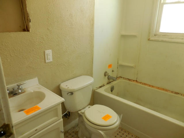 1307 Wayside Road Kalamazoo, MI 49048 - Photo 11 of 16 263-312745-bathroom